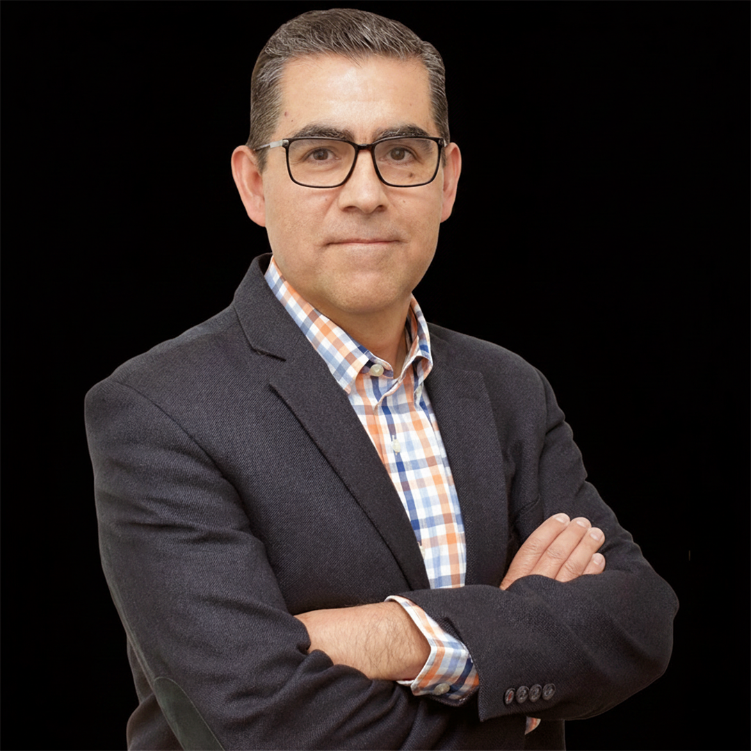 Víctor M. González fondo negro